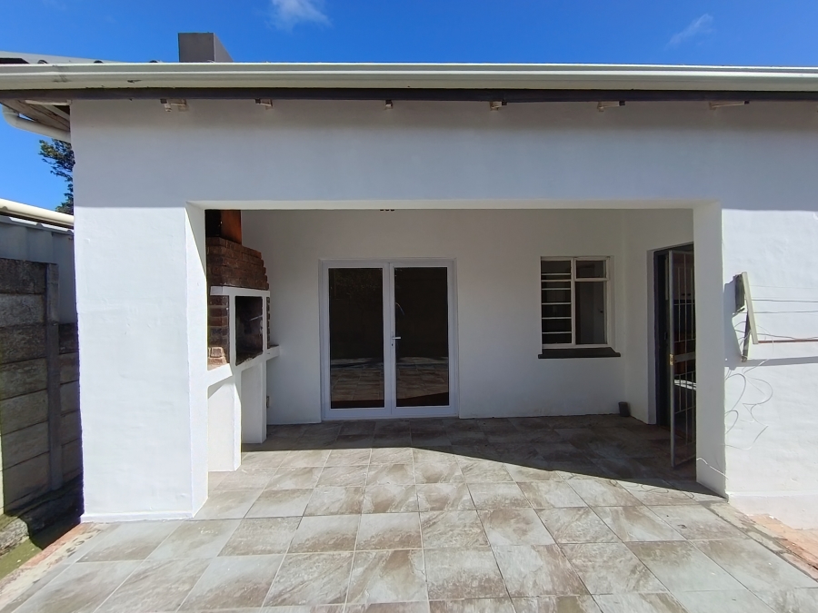 To Let 4 Bedroom Property for Rent in Lochnerhof Western Cape